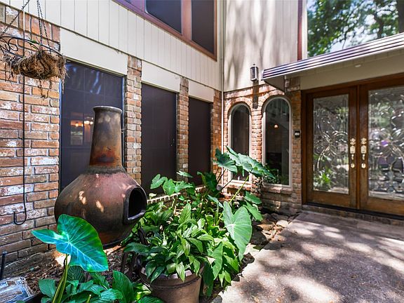 2nd image of 3115 Parkdale Dr