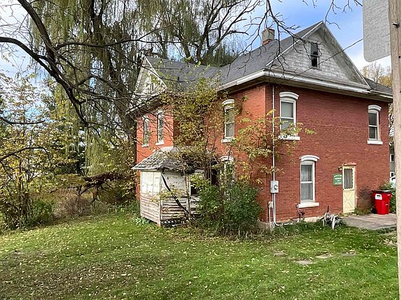 4th image of 709 Spring St