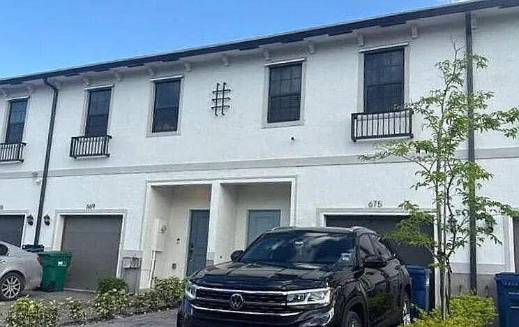 2nd image of 669 SW 11th St