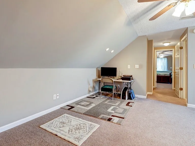 102 Fresca Ct — Photo 32