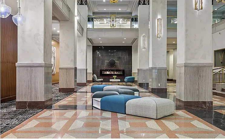 Lobby - Pickwick Plaza