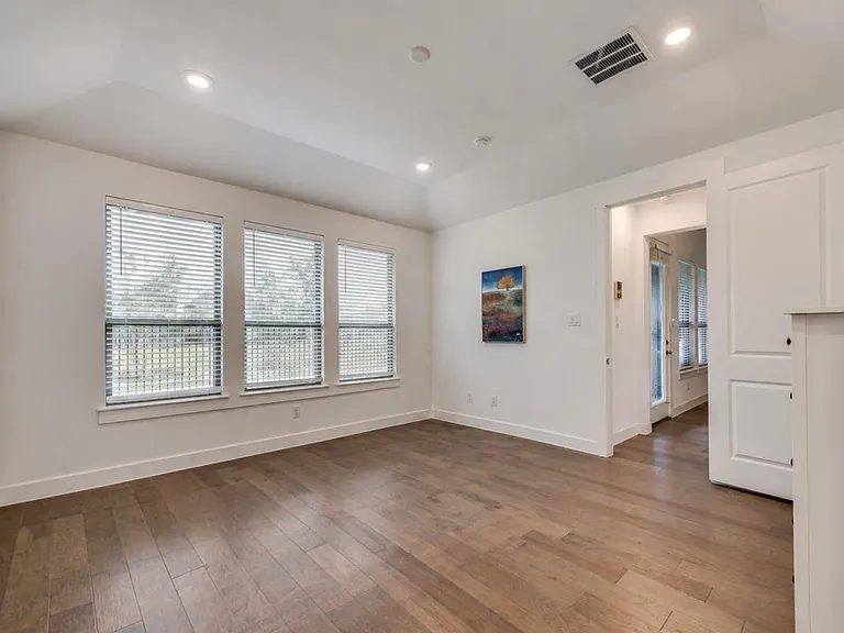 2161 Hermann Ln — Photo 2