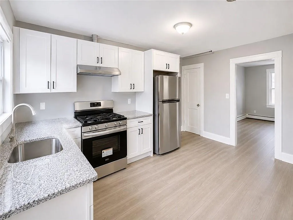 2 bed, 1.0 bath, 1000 sqft, $1,800 — Photo 2