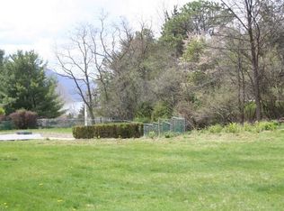 6 Hillside Dr, Canandaigua, NY 14424