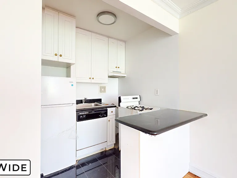 1661 York Ave #5G — Photo 4