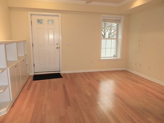 3rd image of 270 Parker Ave