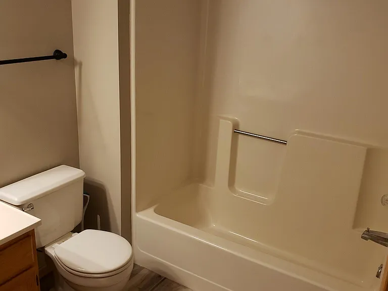 Single bathroom with tub/shower.