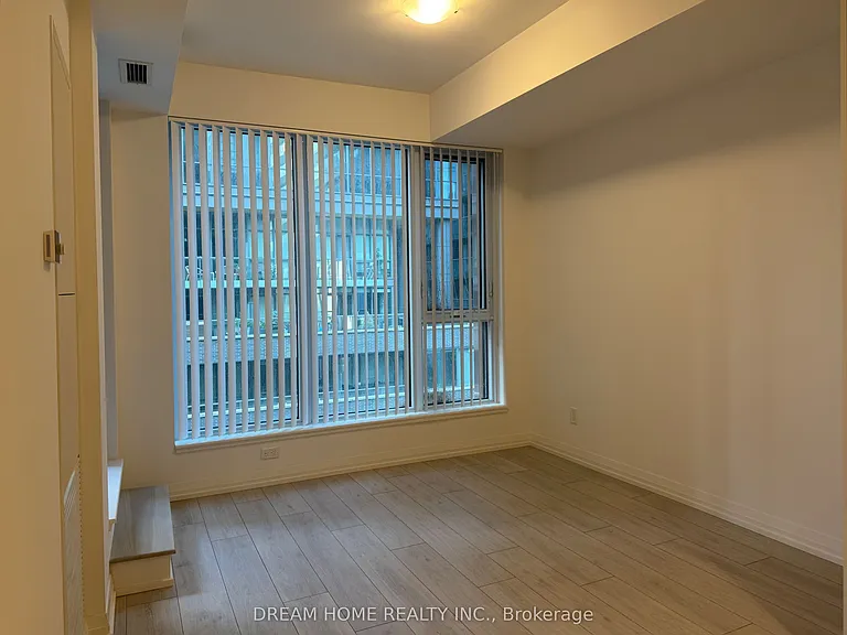 400 King St W #521 — Photo 7