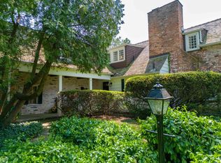 61 Merriweather Rd, Grosse Pointe, MI 48236