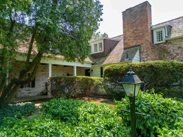 61 Merriweather Rd, Grosse Pointe, MI 48236