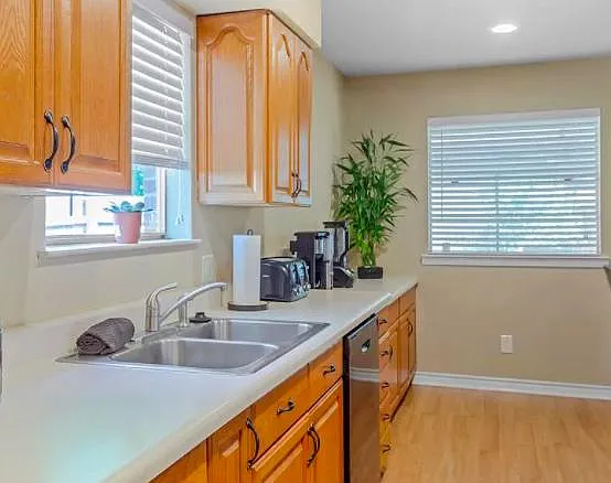 1028 Barber St — Photo 6