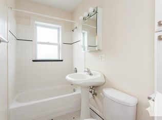 1200 W Wellington Ave #817, Chicago, IL 60657