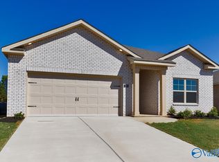 229 Antler Ridge Dr, Huntsville, AL 35811