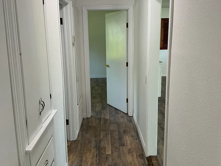 408 W Henderson St — Photo 6