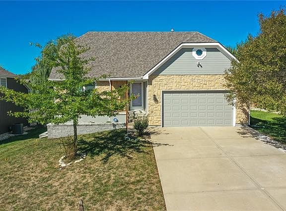 4th image of 219 NE Eastwood Dr