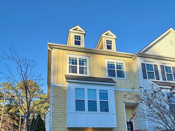 2nd image of 634 Edgewater Ridge Ct