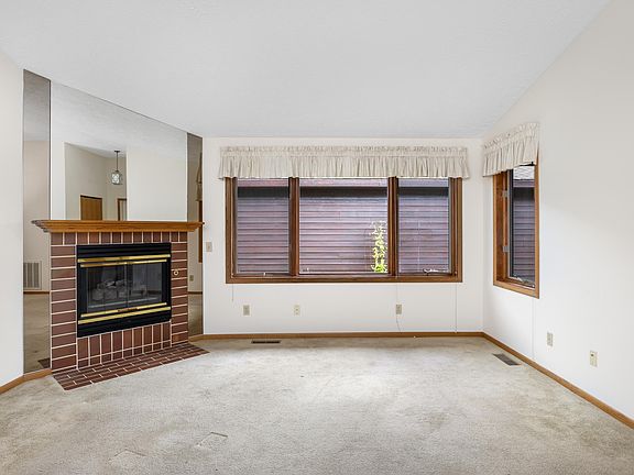 2nd image of 938 Hammond Pl N