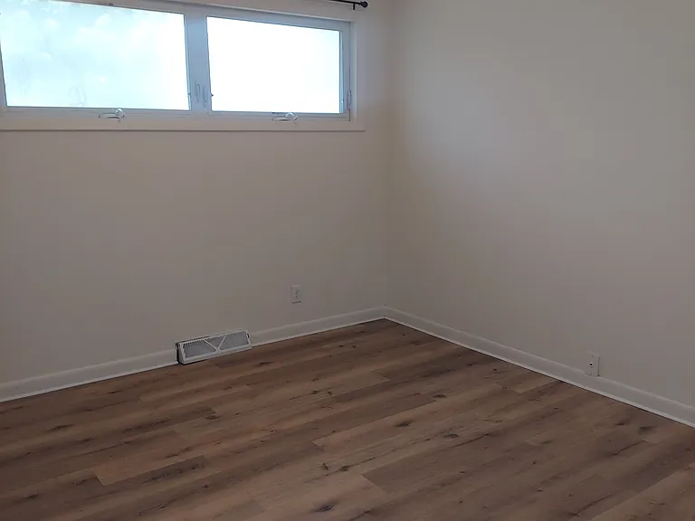 311 Stewart Dr — Photo 6