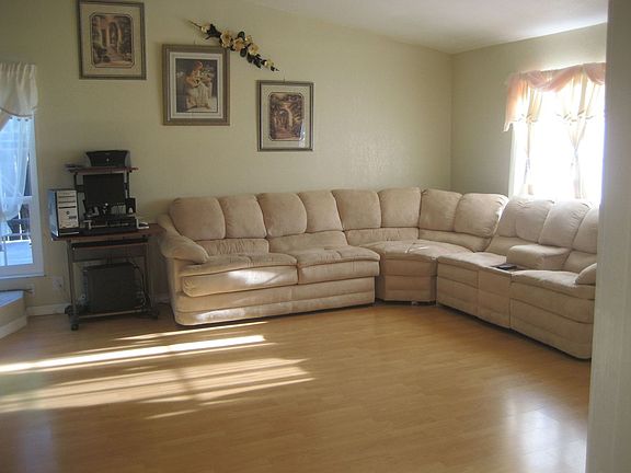 3rd image of 2905 Vanport Dr
