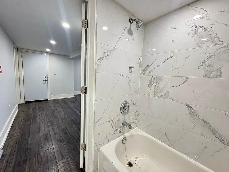 5 Balmoral Ave S #1 — Photo 6
