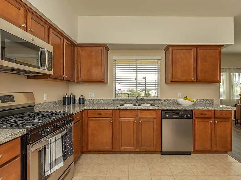 Vineyards at Palm Desert Apartment Homes — Photo 22