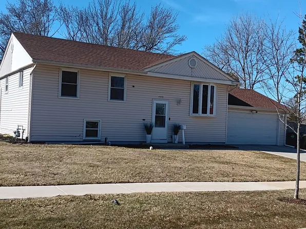 400 Country Ln, Streamwood, IL 60107