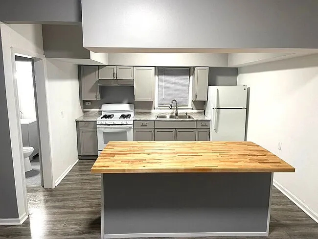 709 N Laramie Ave — Photo 9
