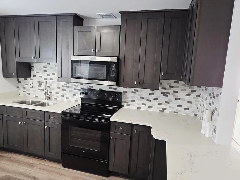 765 W 7th St #B — Photo 3