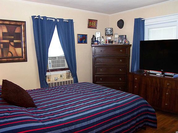4th image of 214 Leonard Blvd