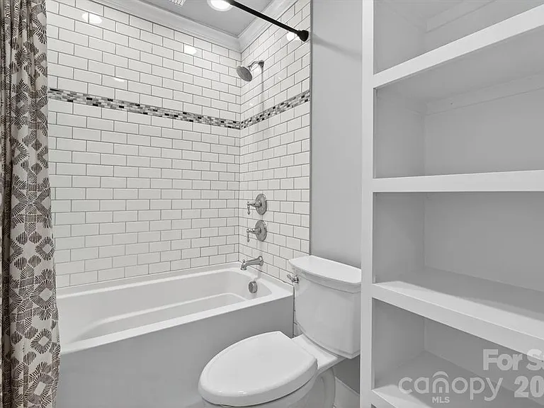 307 E Peterson Dr — Photo 12
