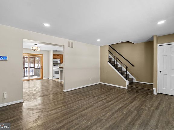 3rd image of 241 Cedarmere Cir