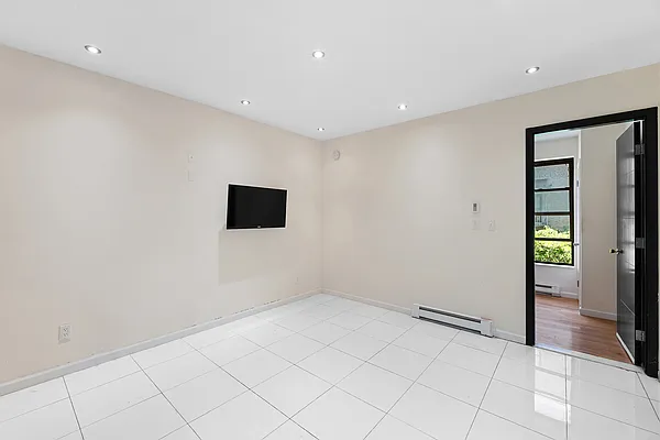 Rented by REAL New York | media 7