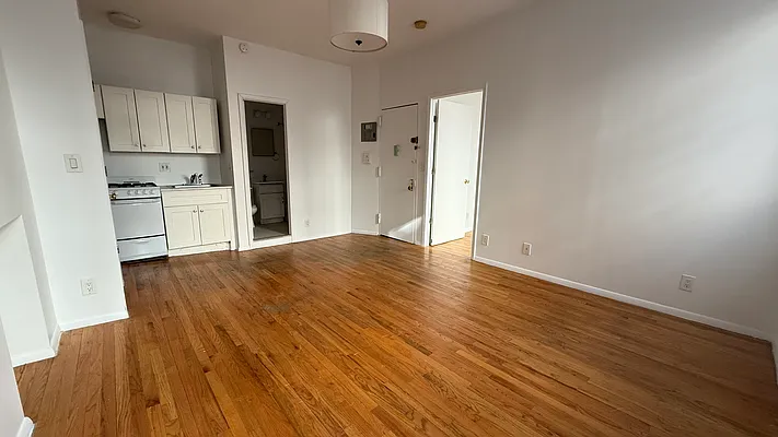 Rented by Nest Seekers International | media 4