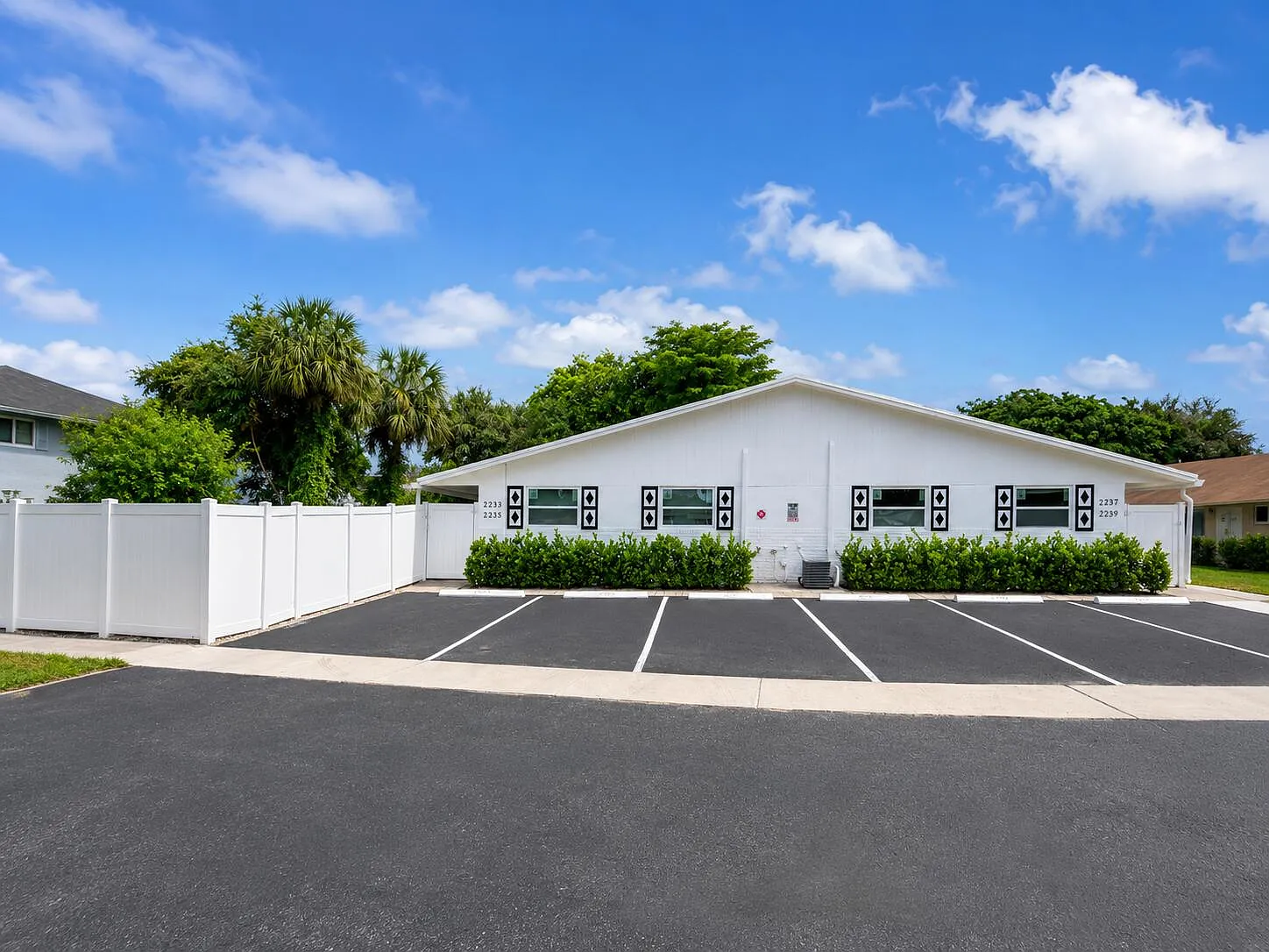 2 bed, 1.0 bath, 800 sqft, $2,000 — Photo 2