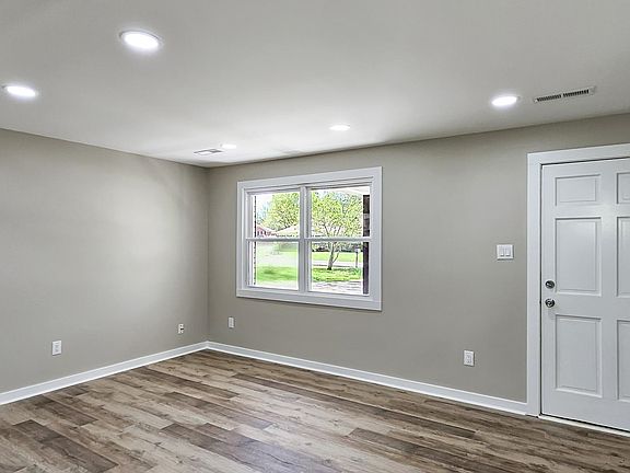 5th image of 40 Francis Ct