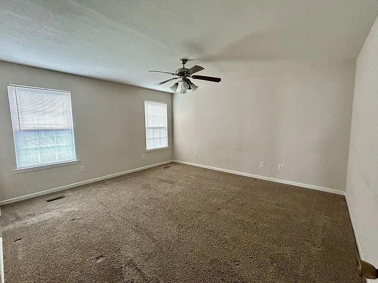 61 Hugo Dr — Photo 15
