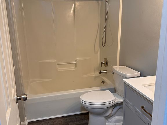 2nd Full Bathroom