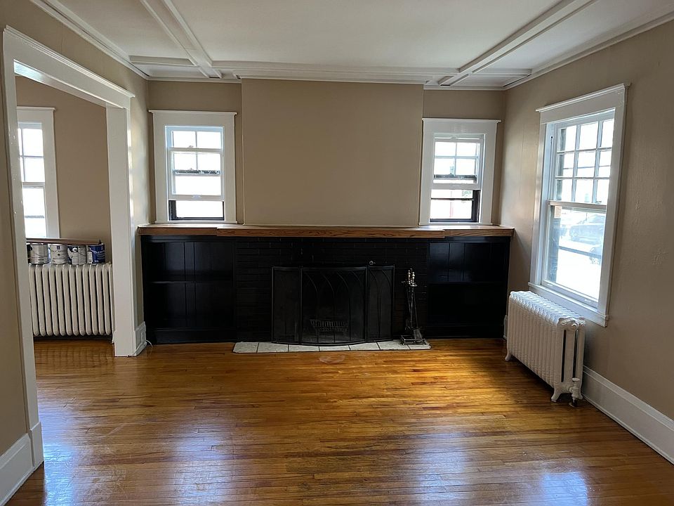 Living room with Fireplace