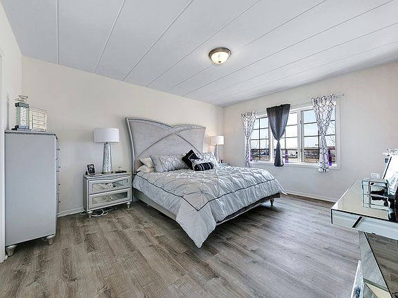 5th image of 8525 Woodward Ave #204