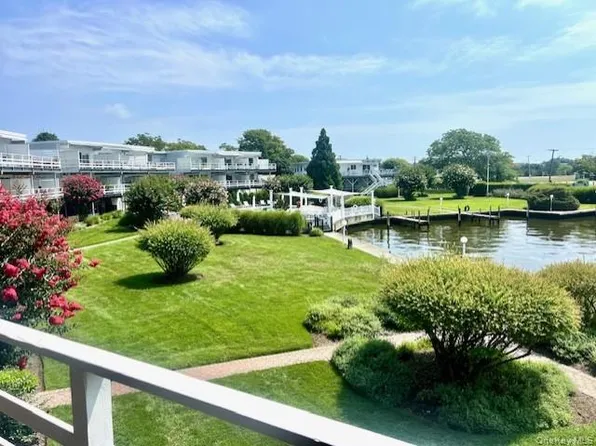 35 Library Avenue #6J, Westhampton Beach, NY 11978