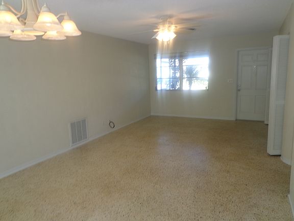 5th image of 28 Silk Oaks Dr