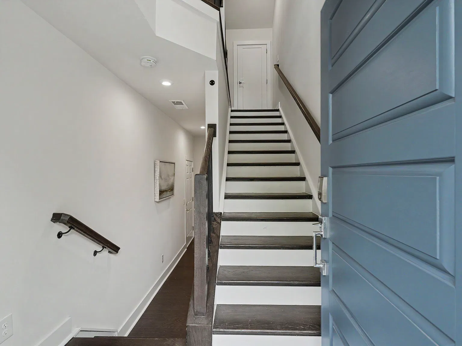3 bed, 3.5 bath, 1940 sqft, $3,300 — Photo 4