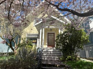 2033 NE Couch St, Portland, OR 97232