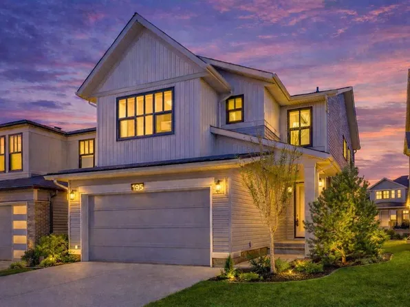 195 W Lucas Cmn NW, Calgary, AB T3P 2B3