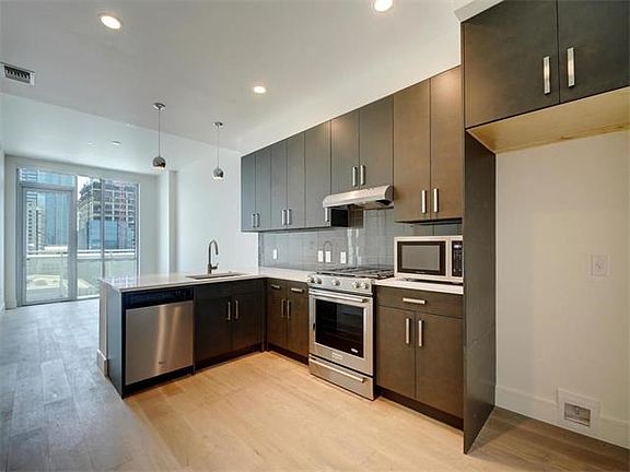 3rd image of 222 West Ave #1109
