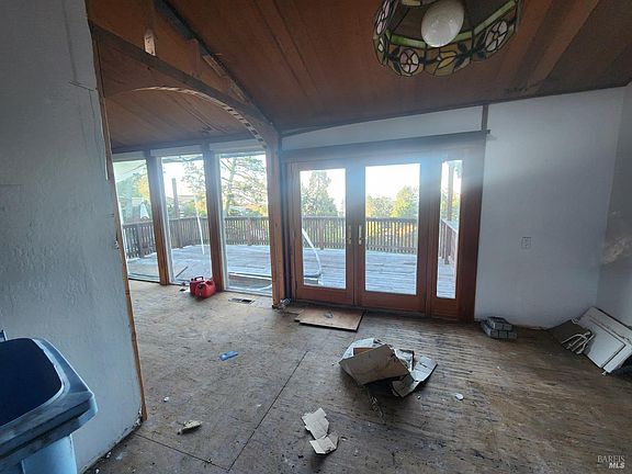 2nd image of 1396 Summit Road