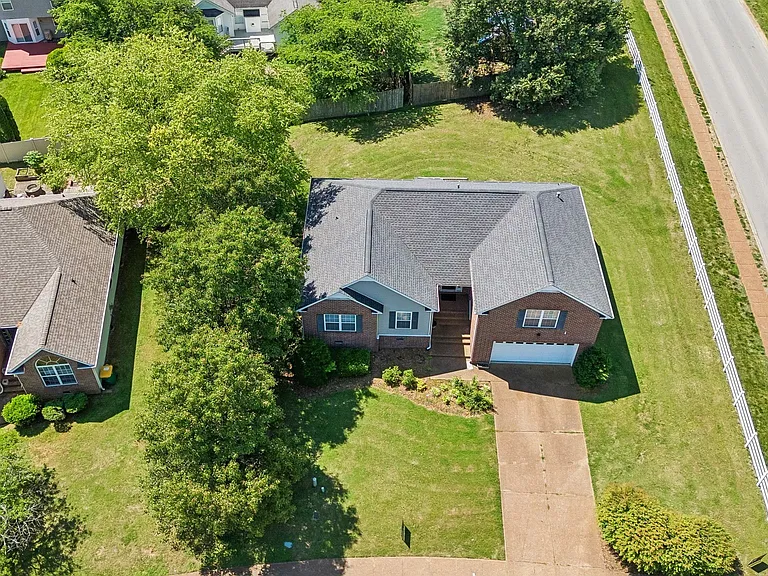 2601 Danbury Cir — Photo 39