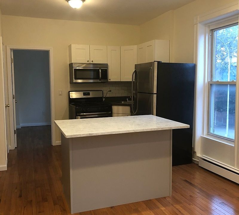 1st image of 230 Saratoga Ave APT 2