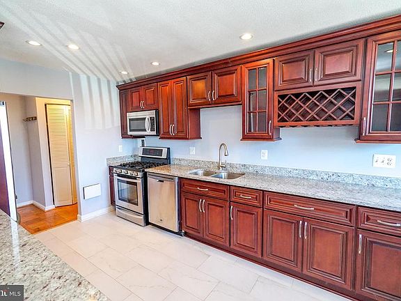 4th image of 4343 Lee Hwy APT 203