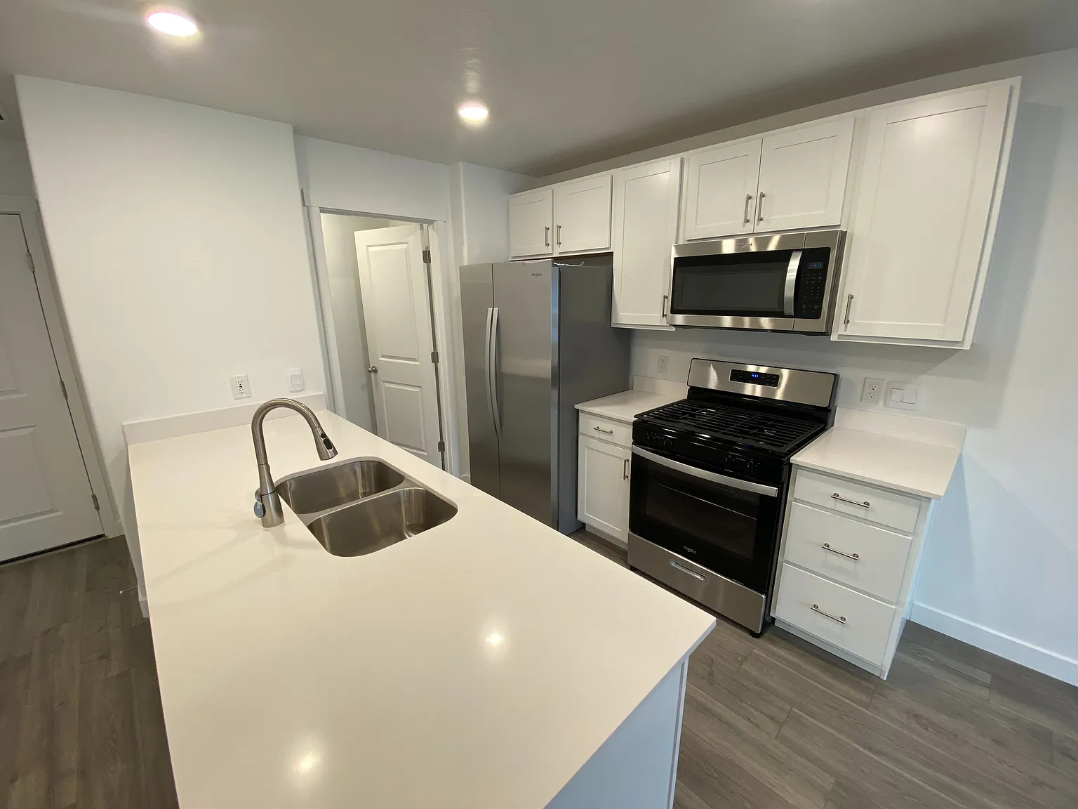 3 bed, 1311 sqft, $1,900 — Photo 2